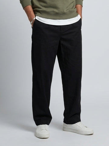 Black Modern Essential Relaxed Fit Trousers For Men's