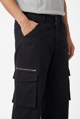 Black Regular Fit Utility With Multi-Pockets Cargo Pant For Men